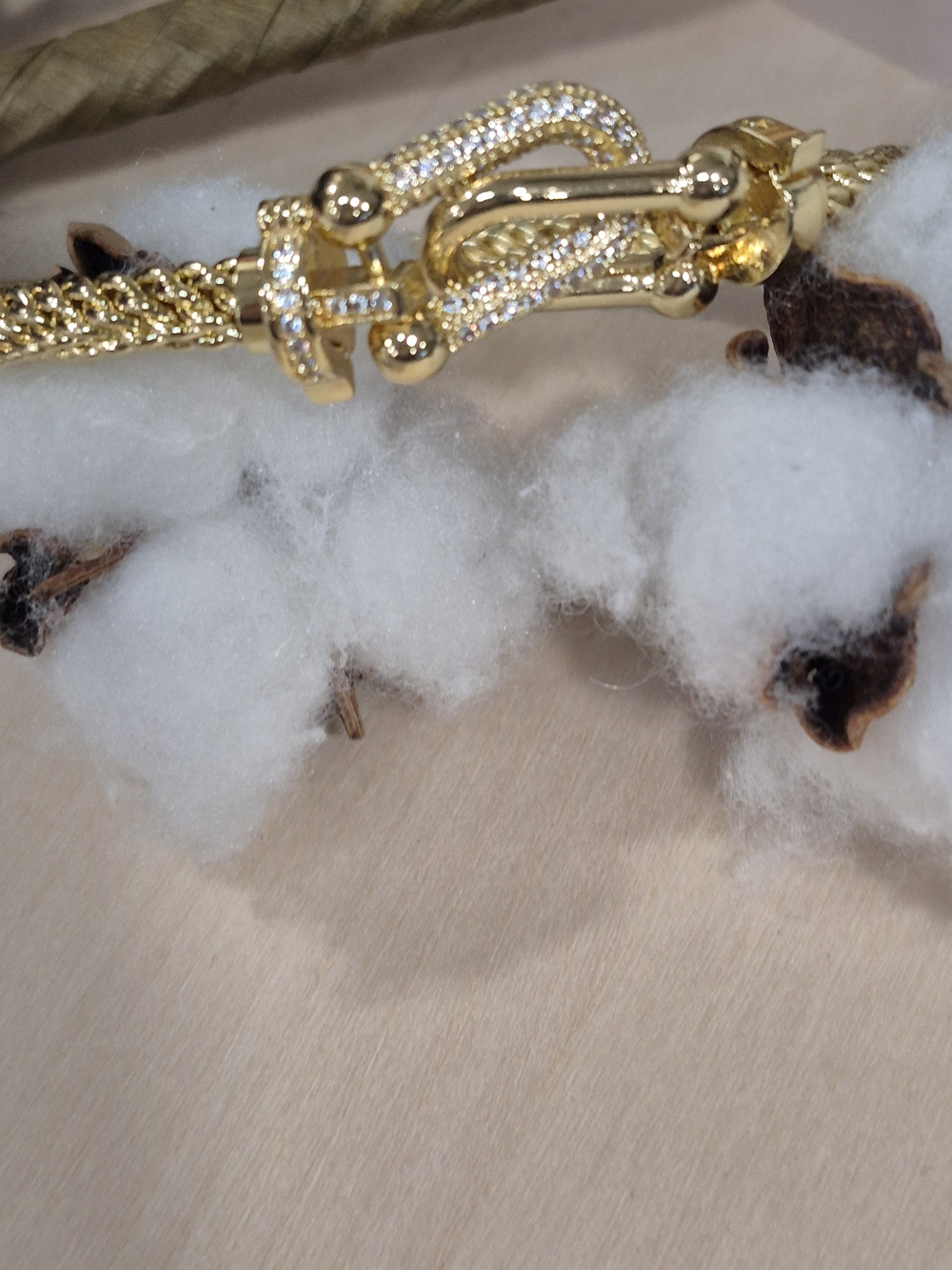 💛💛NEW💛💛 BEAUTIFUL!! CZ Pave Interlocking Buckle Bangle Bracelet In GOLD - Picture 7 of 15